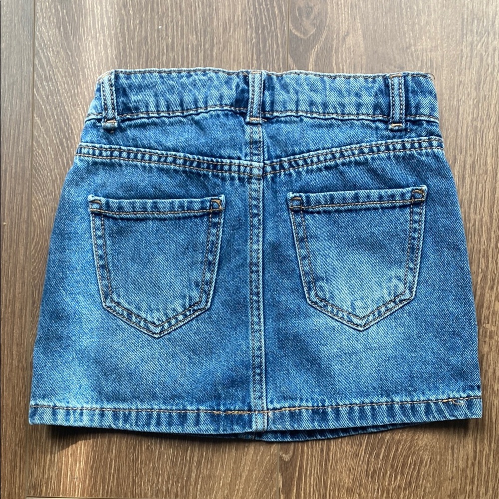 ✨Denim Skirt - Size 4/5 - Picture 2 of 4